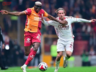 Victor Osimhme in contest with Samsunspor player during the match between Galatasaray's 3-2 win over Samsunspor