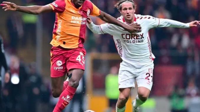 Victor Osimhme in contest with Samsunspor player during the match between Galatasaray's 3-2 win over Samsunspor